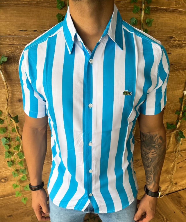 CAMISA SOCIAL MANGA CURTA LACOSTE LISTRADA - BRANCA COM AZUL CLARA