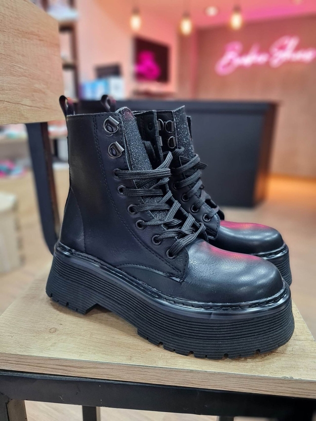 Borcegos dr martens miami hot sale