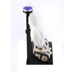 Porta Vela Buda Branco com traje em tecido geométrico - comprar online