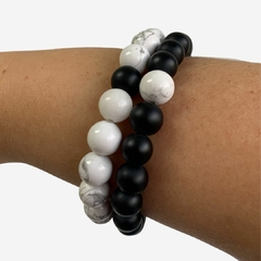 Conjunto Pulseiras Yin Yang - Pedras Howlita e Ágata Negra - comprar online