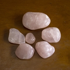 Pedra Rolada Quartzo Rosa - Loja Online Varejo de Produtos Esotéricos - Mandala Esotérica
