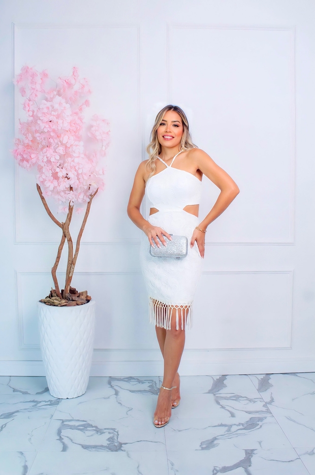 Vestido Jade de renda com detalhes na barra e abertura na cintura