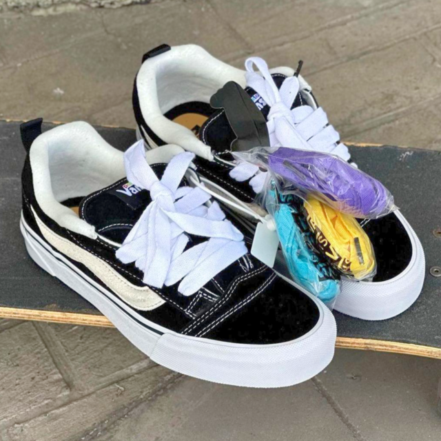 En cuanto estan los tenis vans on sale