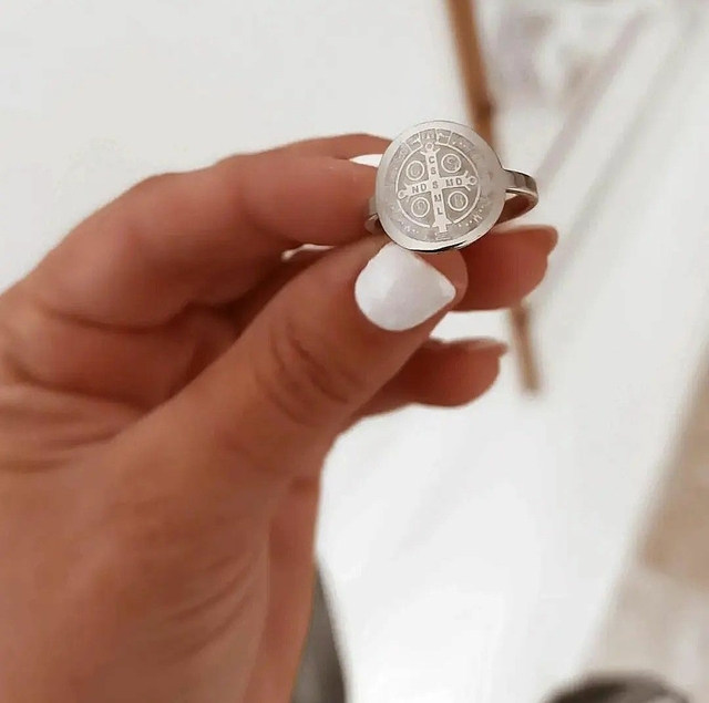 Anillo San Benito Acero quirurgico N 18