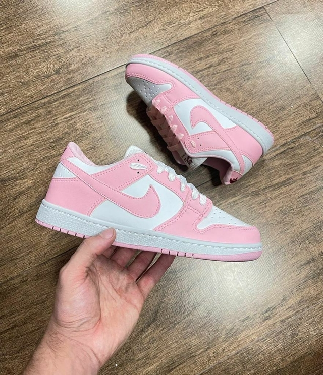 Pink hotsell sb dunks