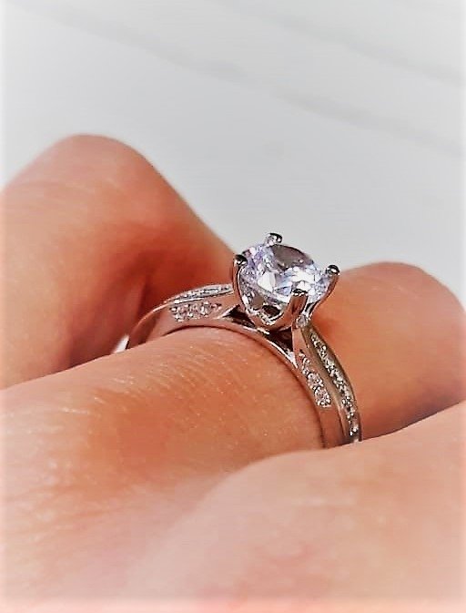 AN9049 Anillo Cintillo de Plata 925 Rodinado y Cubic