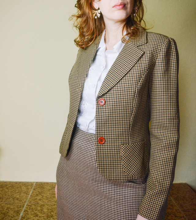 Blazer Curto em Tweed com Estampa Xadrez Pied-de-poule e Manga Bufante Bege