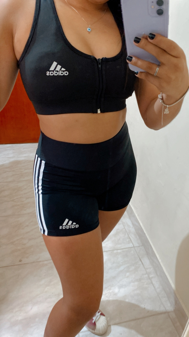 CONJUNTO ADIDAS (TOP ZÍPER + SHORTS LEGGING)