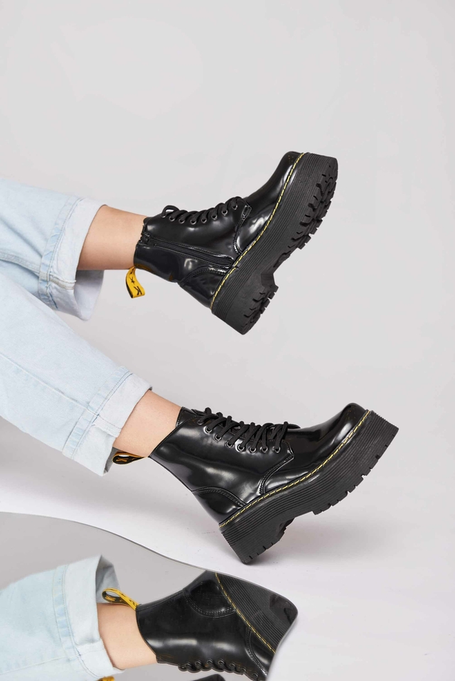 BORCEGO MARTEENS NEG CHAROL Comprar en UrbanDek