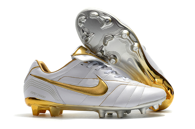 Nike Tiempo 7 R10