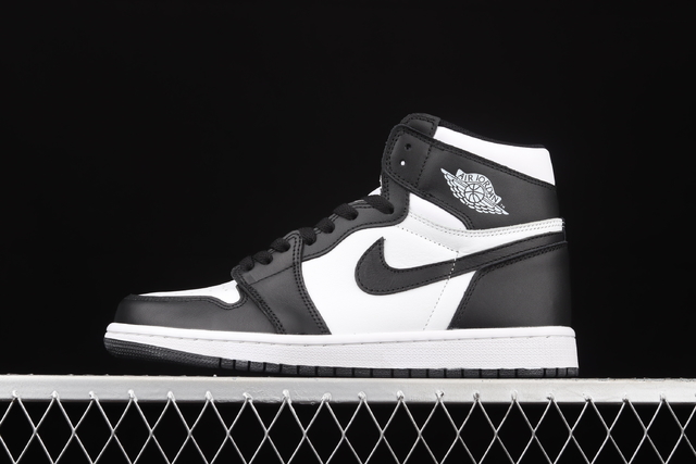 Nike retro black and white deals