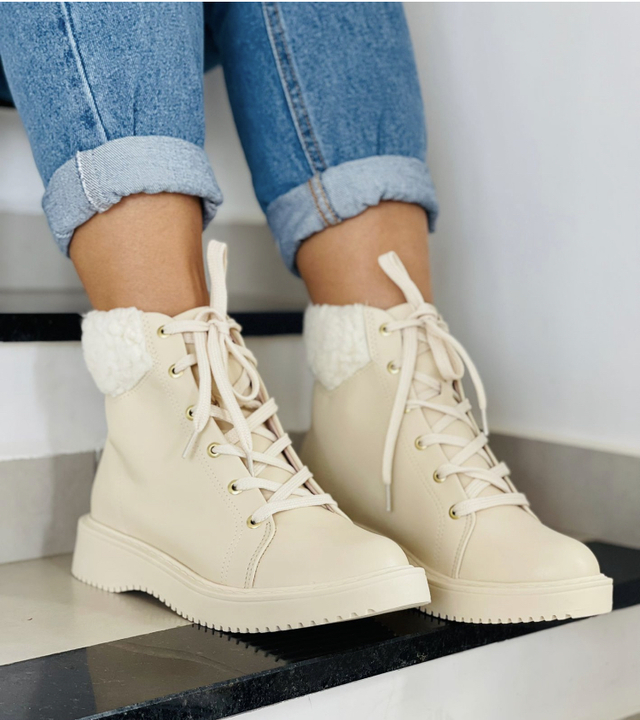 Bota moleca de pelinho