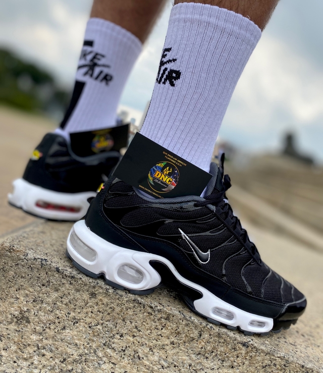 NIKE- AIR MAX TN PLUS - PRETO/BRANCO - DNC Multimarcas