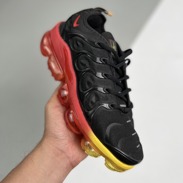 Tênis Nike Air Max Plus TN (Preto, Vermelho e Amarelo)