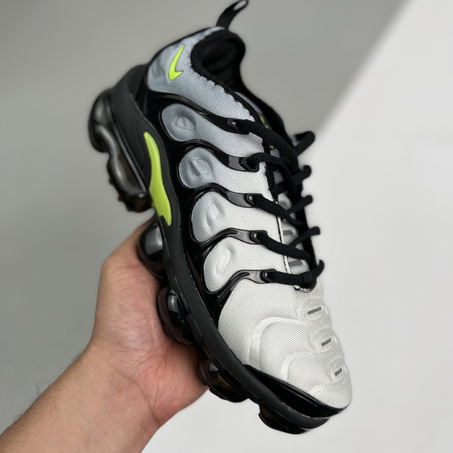 Tênis Nike Air Max Plus TN (Cinza e Verde)