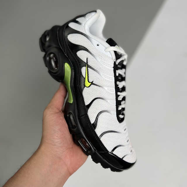 Tênis Nike Air Max Plus TN (Branco e Verde)