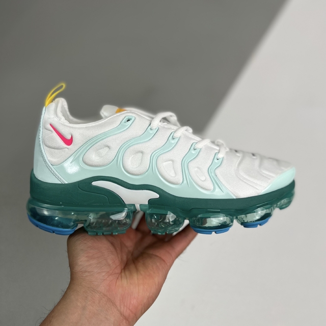 Tênis Nike Air Max Plus TN (Branco e Verde)