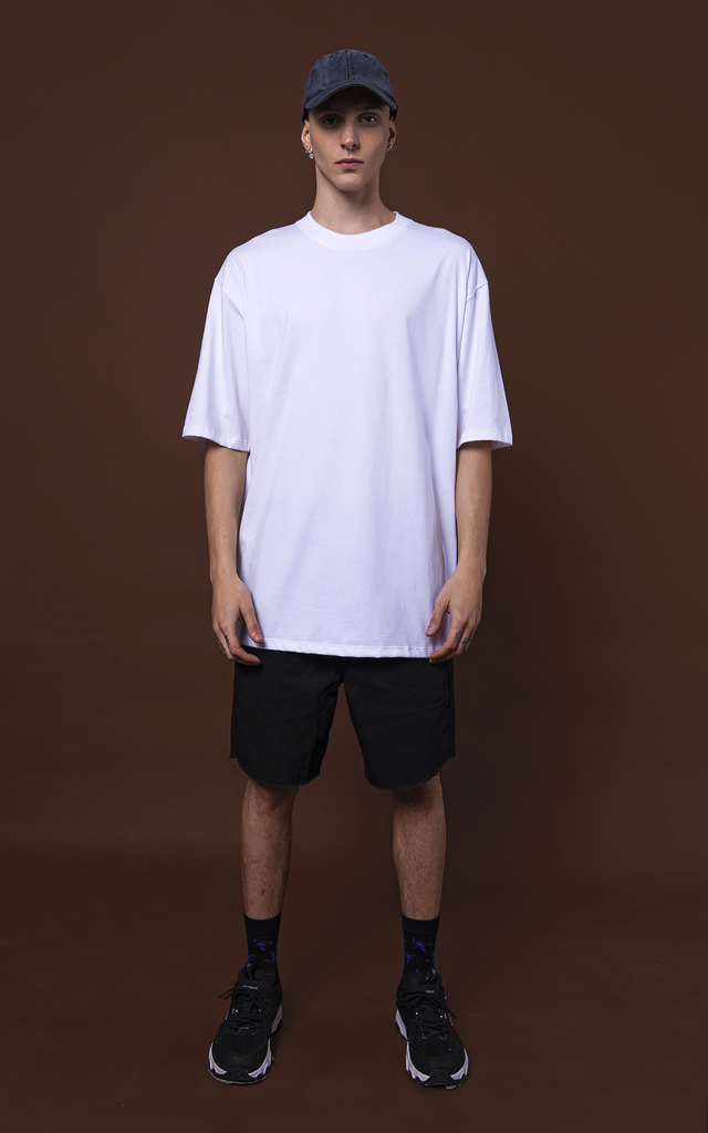 Remera blanca oversize sale