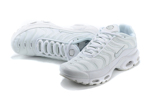 Air max plus store tn triple white