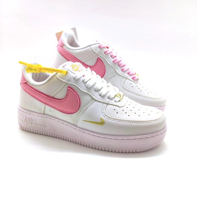 Pink react sale nike