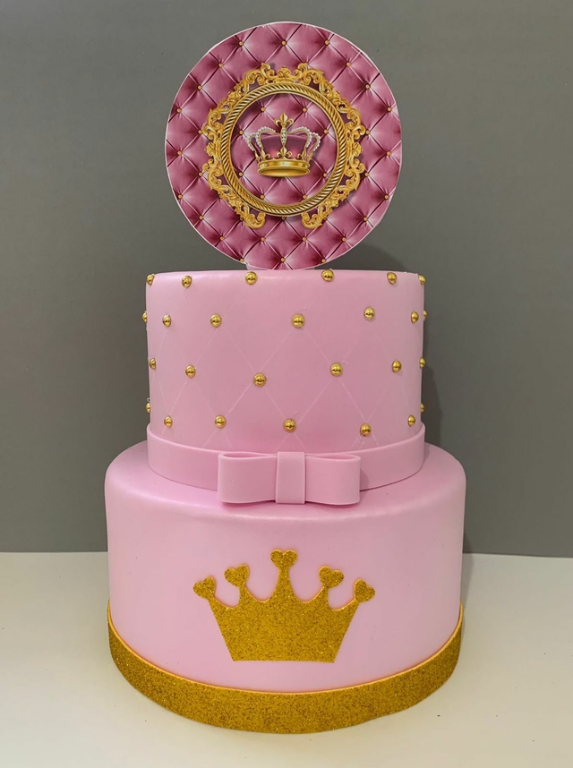 Rosa Cakes - Bolo 2 andares Princesa Rosa e dourado.