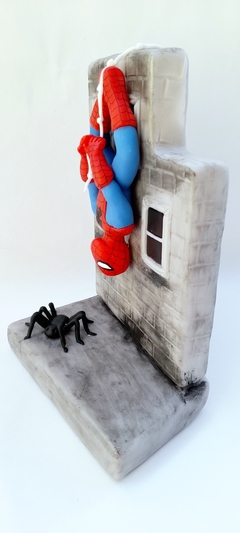 Adorno de torta Hombre araña en edificio en internet
