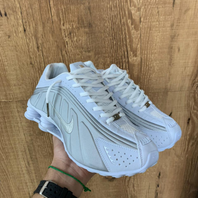 T nis Nike Shox R4 Branco e Cinza Herrera Imports