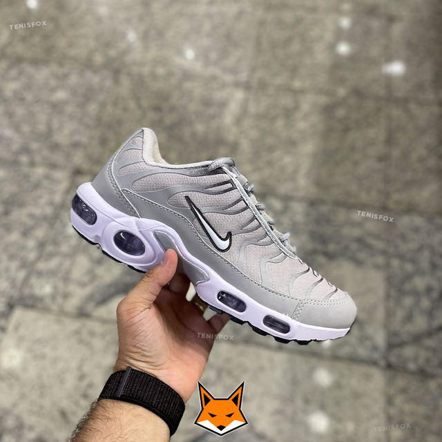 Air max plus sales grey and white