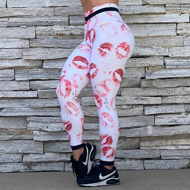 http://acdn.mitiendanube.com/stores/001/680/162/products/red-kiss-white-legging-style-empina-bumbum-red-kiss-white-exclusiva-4-111-684828ea85c63583e916664056666516-640-0.jpg