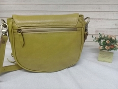 Bolsa transversal couro legítimo com pingente franja amarelo - Ateliê Bel Marcato