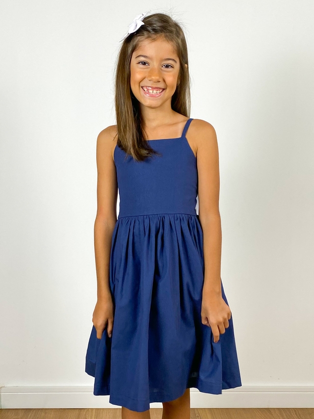 Menina de hotsell vestido azul