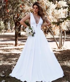 Vestido Longo Fluido Branco Off Noiva com detalhes em cetim