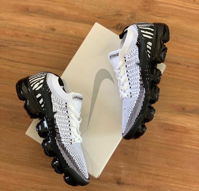 Vapormax store 2 zebra