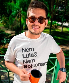 Camiseta Nem Lula Nem Bolsonaro - Off-White