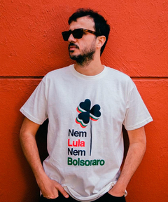 Camiseta Nem Lula Nem Bolsonaro Trevo - Off-White - comprar online