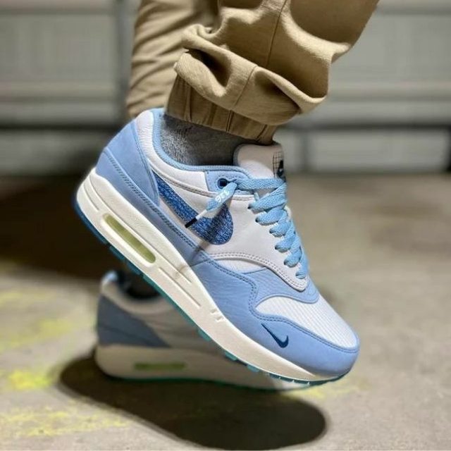 Nike air max 1 hotsell blue have a nike day