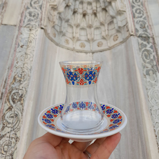 Close up do jogo de chá turco