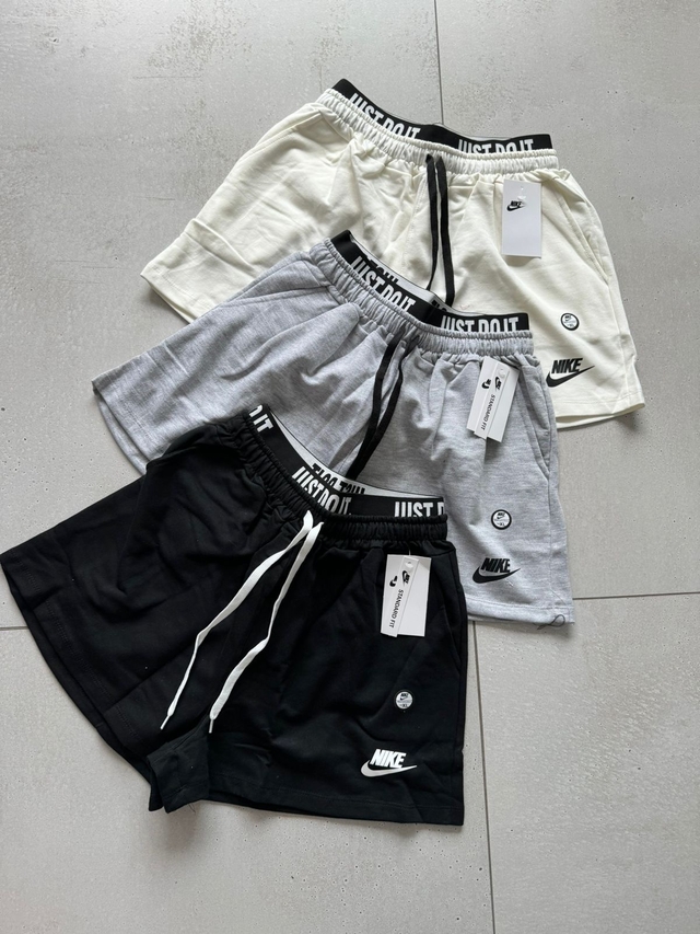 Short con elástico en la cintura hotsell