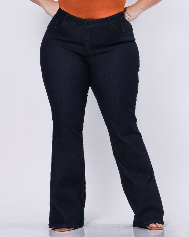 Calça Flare Jeans Escura Manchada Plus Size