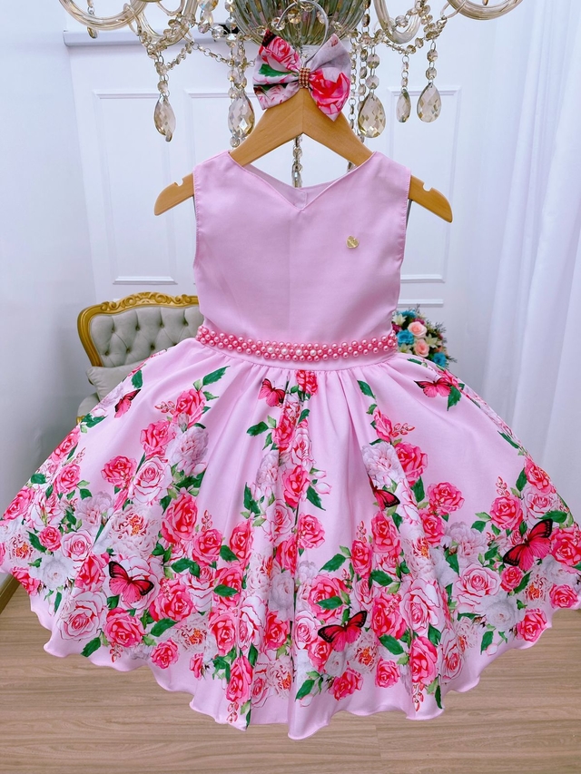 Vestido infantil rosa tema Bailarina com balões no jardim