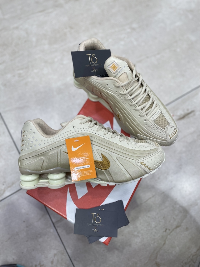 Nike shox r4 gold cheap