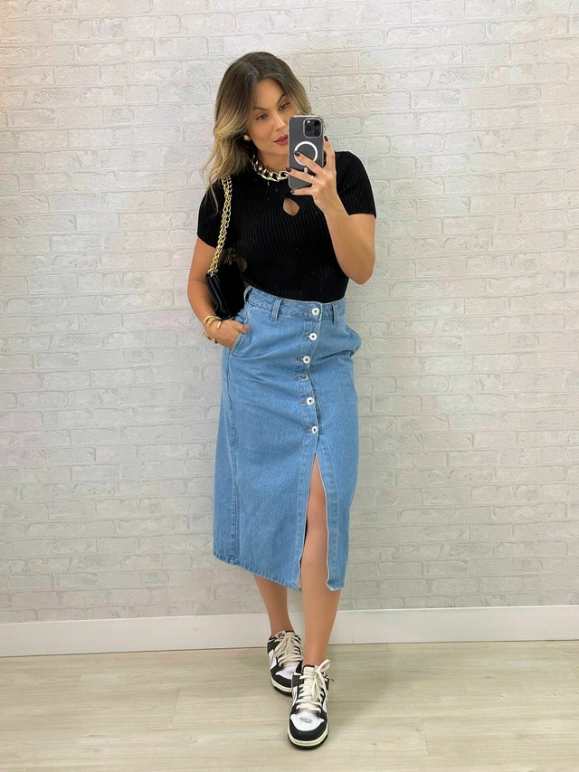 Saia midi hotsell jeans com tenis