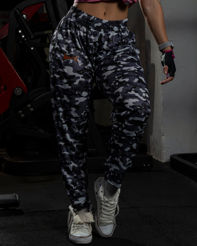 Babucha camuflada de mujer logo blanco Muscul
