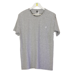 REMERA HOMBRE - GRIS