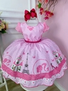 Vestido Infantil Casa da Barbie Rosa com Cinto de Pérolas