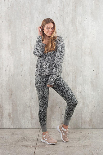 Conjunto Buzo y Pantalon Animal Print Victoria Secret