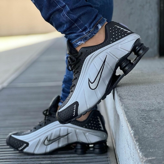 NIKE SHOX R4 - PRETO E PRATA - PROMOÇÃO - RL STORE