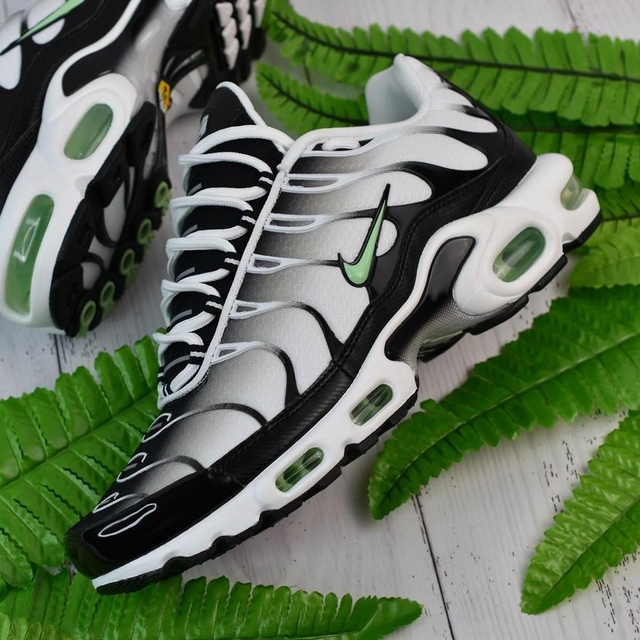 NIKE AIR MAX PLUS TN1 - BRANCO PRETO E VERDE - TUNED AIR