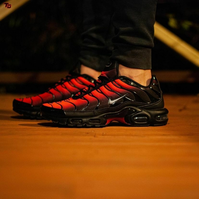 Nike tuned 1 red and black 2025