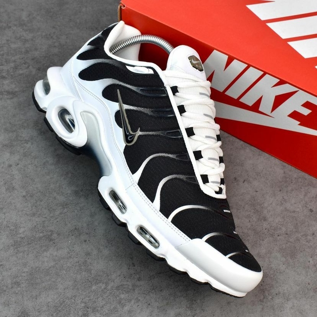 NIKE AIR MAX PLUS TN1 - BRANCO E PRETO - TUNED AIR